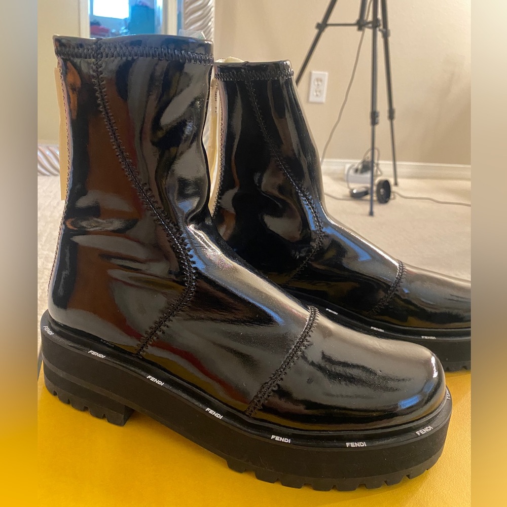 Fendi Boots (tronchetto vernice tecnica nero)